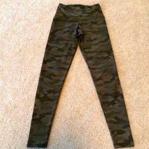 Onzie Moss Camo High Rise Leggings, Size XS